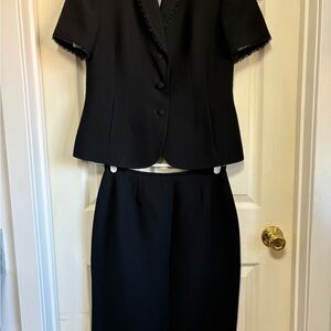 🐾 Kasper Skirt Suit Size: 10p🐾